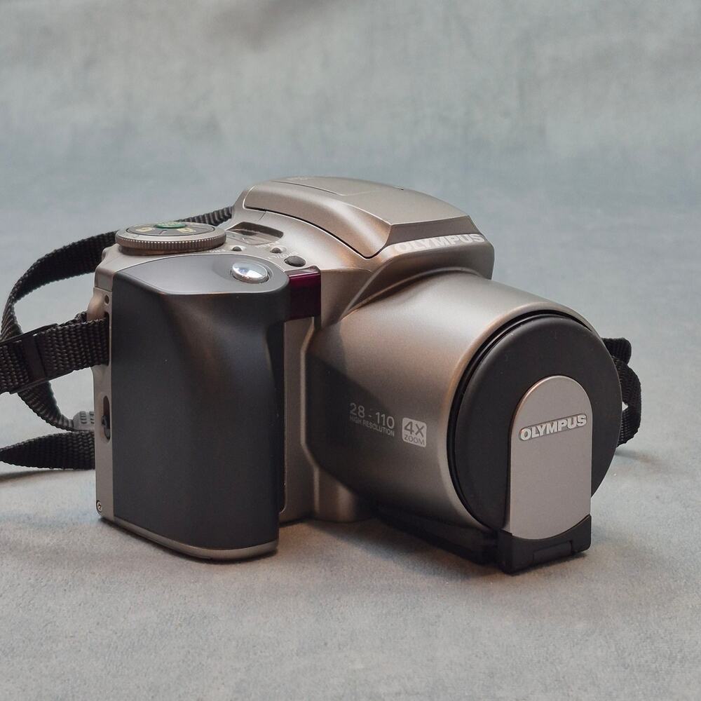 Vintage Olympus IS-30 DLX 35mm Film Camera 28-110mm Zoom Lens Quartzdate